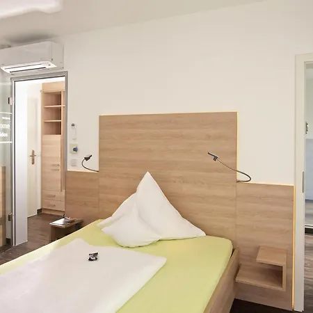 Forsthaus Gruena Betreibergesellschaft Mbh 4*