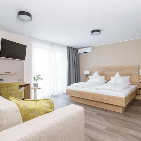 Forsthaus Gruena Betreibergesellschaft Mbh