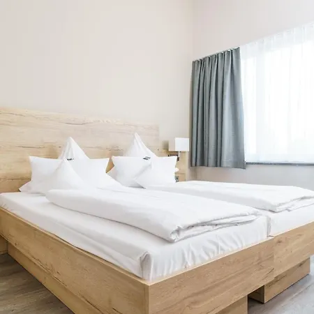 Hotel Forsthaus Gruena Betreibergesellschaft Mbh