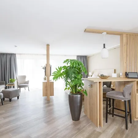 Forsthaus Gruena Betreibergesellschaft Mbh 4*