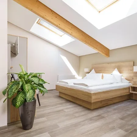 Forsthaus Gruena Betreibergesellschaft Mbh