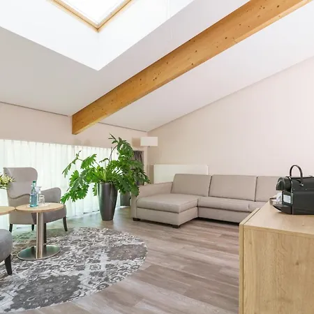 호텔 Forsthaus Gruena Betreibergesellschaft Mbh 4*