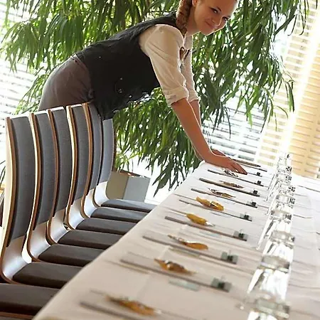 Forsthaus Gruena Betreibergesellschaft Mbh Hotel 4*