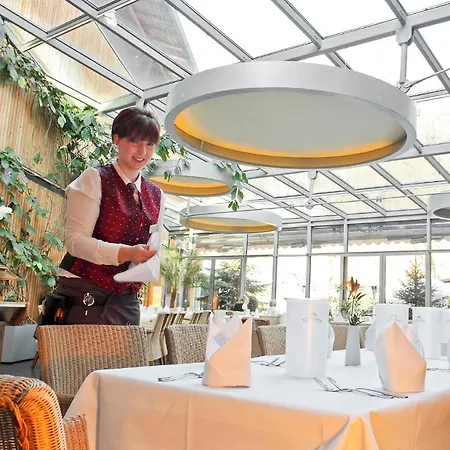 Forsthaus Gruena Betreibergesellschaft Mbh 켐니츠