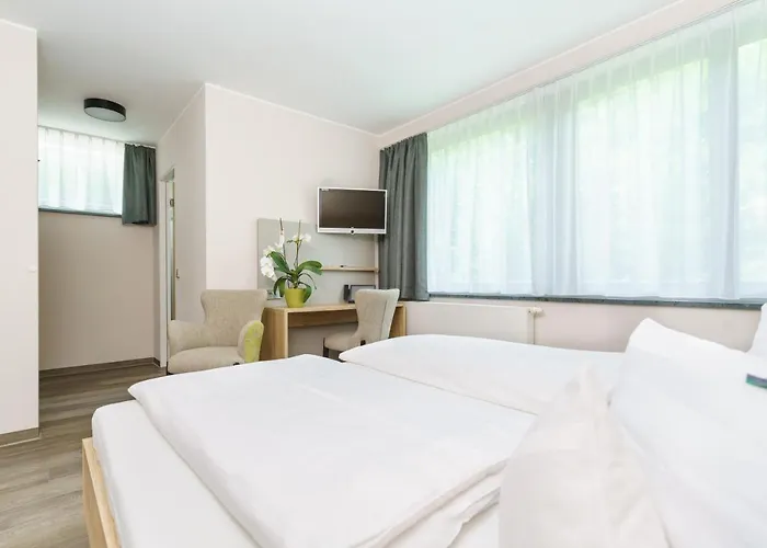 Forsthaus Gruena Betreibergesellschaft Mbh فندق